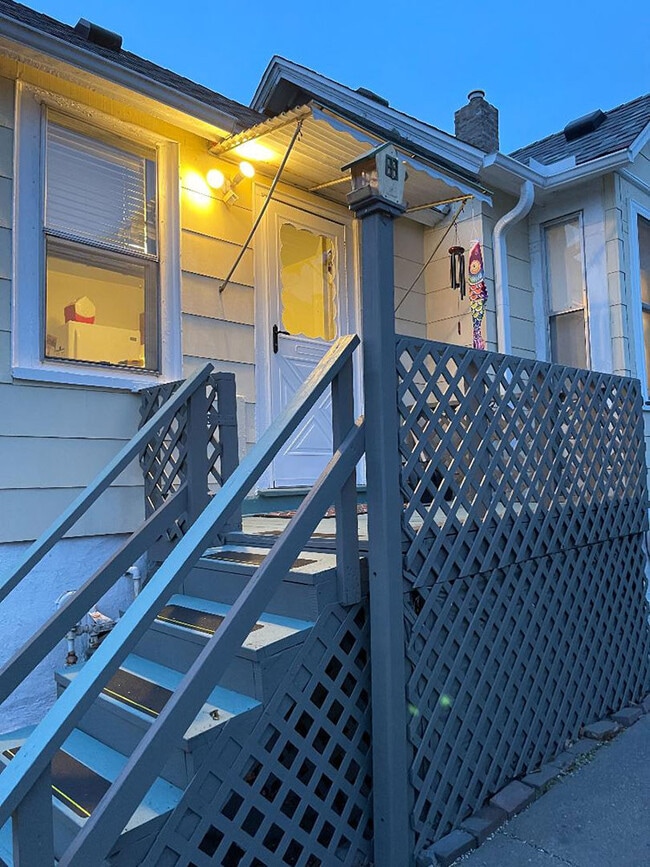 Building Photo - 910 Palace Ave Rental