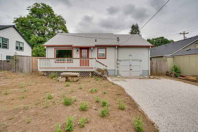 Building Photo - 2 Bedroom with Bonus Room and Office on La... Rental
