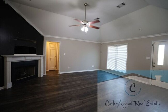 Photo - Beautiful 3 bed/ 2 bath home - fireplace, ...