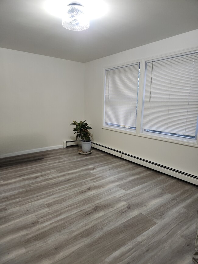 Building Photo - 471 Smith St Rental
