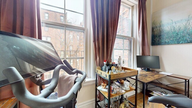 Photo - 172 Marlborough St Unit 2R