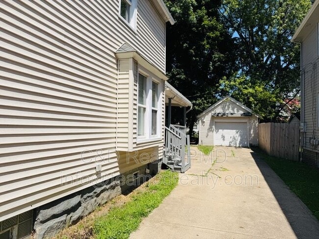 Photo - 1209 E 167th St
