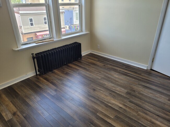 Photo - 123 Portland St