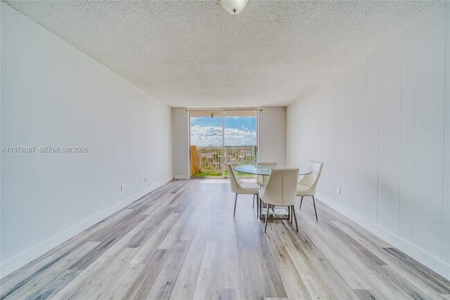 Photo - 2000 NE 135th St Unit 708