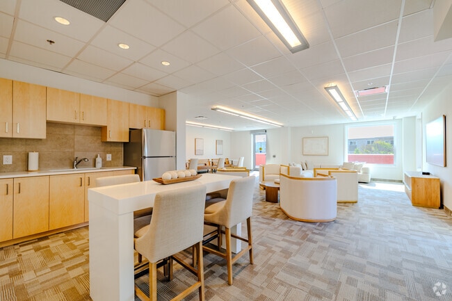 Building Photo - 301 Westmount Rd W