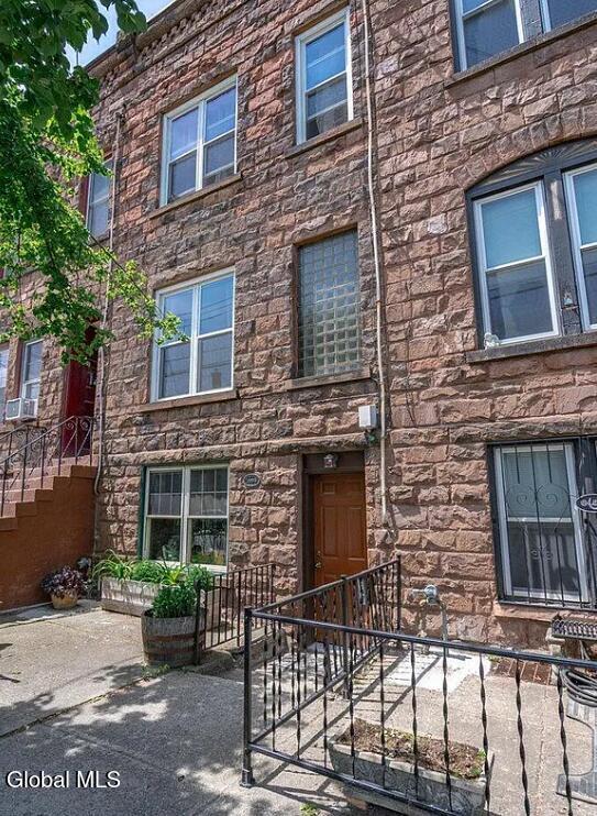 Photo - 257 Quail St