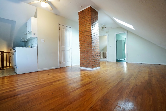 Photo - 24 Oak Square Ave Unit 3