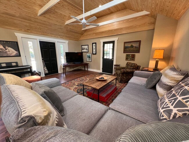 Photo - 326 Sumter St SE