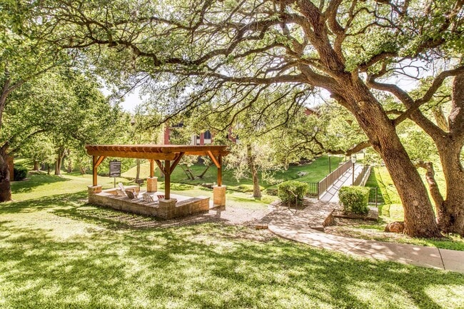 Building Photo - Foxwood