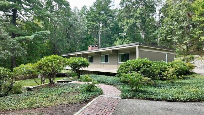 Building Photo - 14 Overlook Dr Rental