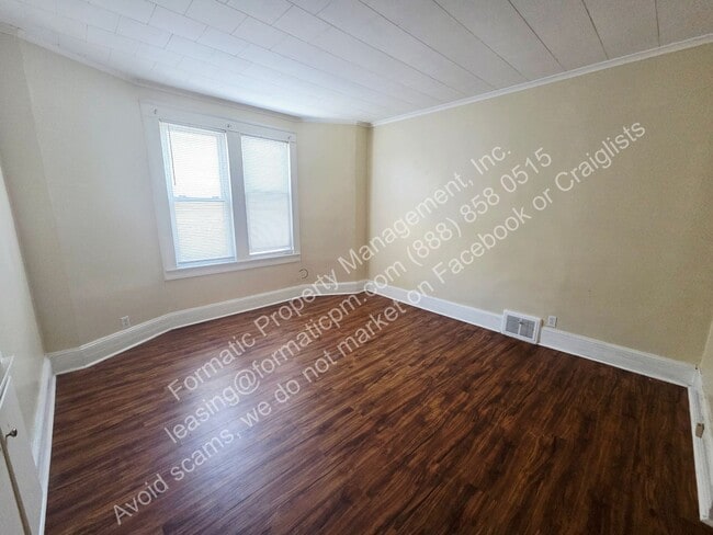 Photo - 166 W River St