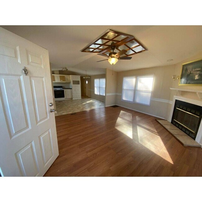 Building Photo - 2301 Parrott Dr Rental
