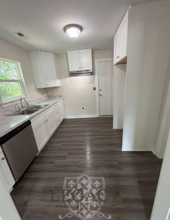 Photo - 214 W Lokey Ave