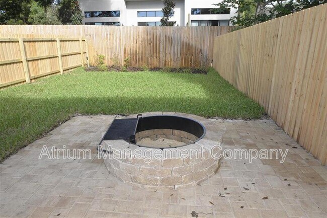 Photo - 2423 E Pine St