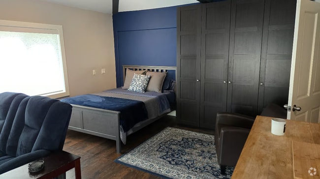 Building Photo - 10224 Aviary Dr Unit Studio Rental