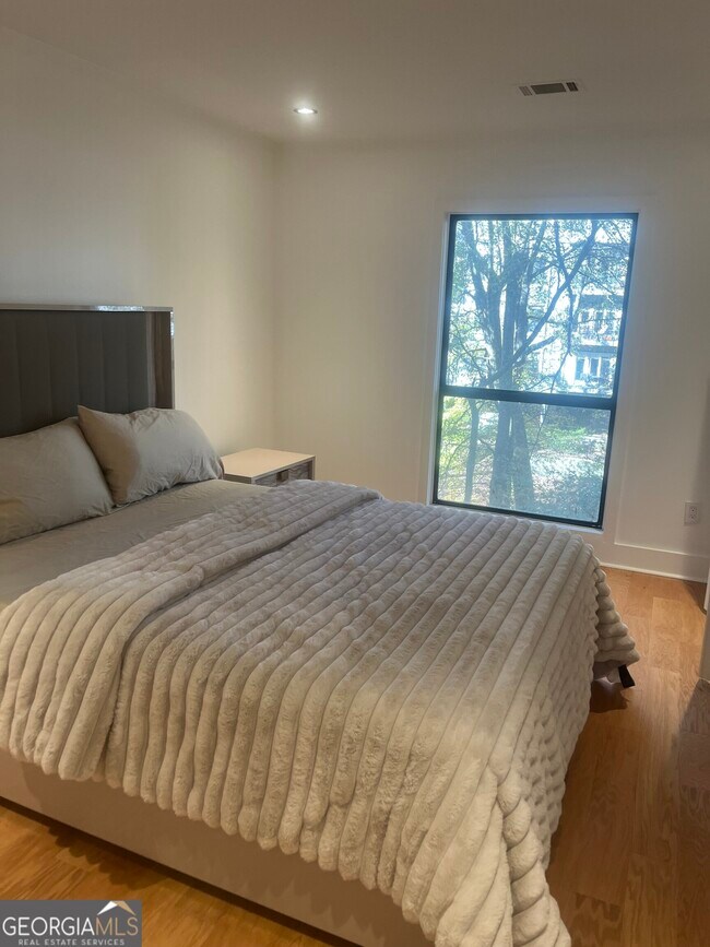 Photo - 3201 Lenox Rd NE Unit APT 17