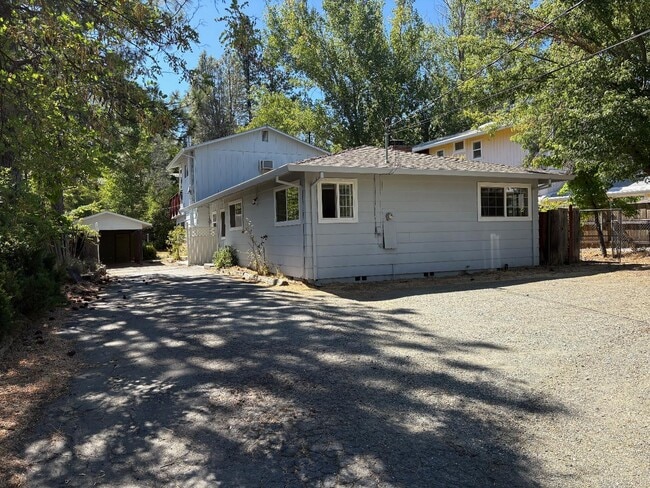Building Photo - 307 Barbara Ave Rental
