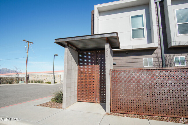 Building Photo - 6262 Woodrow Bean Transmountain Rental