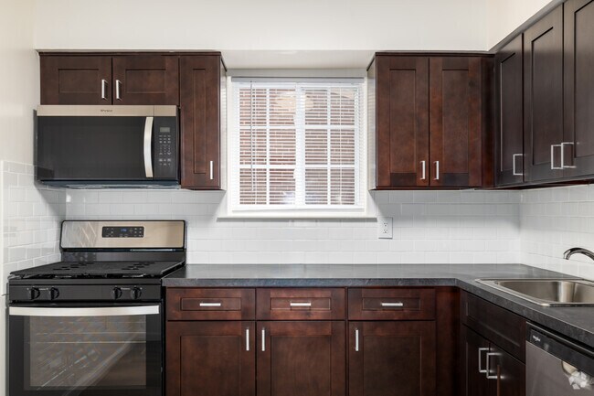 1BR, 1BA w/ Den - Kitchen
