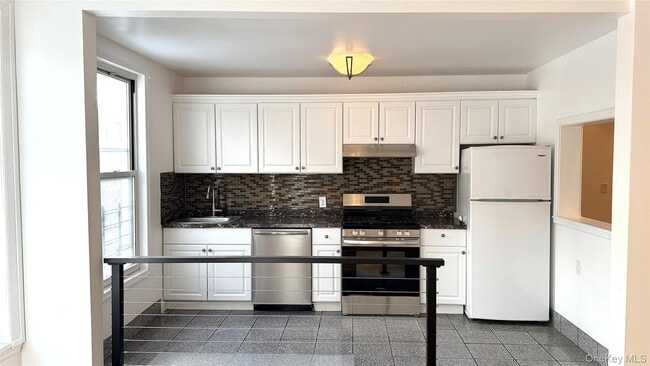 Building Photo - 50-21 Celtic Ave Unit Apt 1