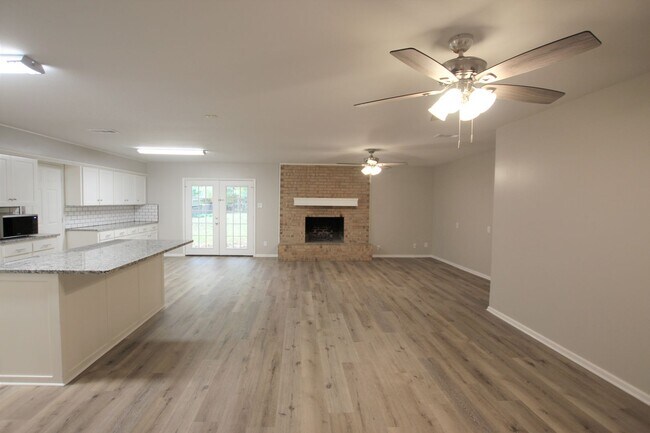 Photo - Coming Soon! Stunning 4 Bed 2 Bath in Tyle...