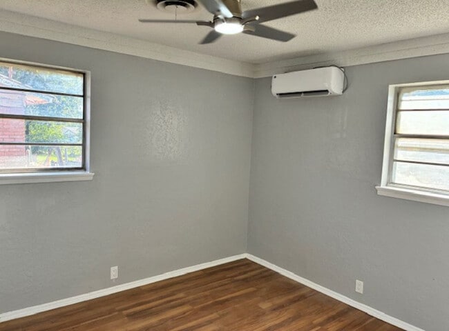 Photo - 1632 Parkdale Dr