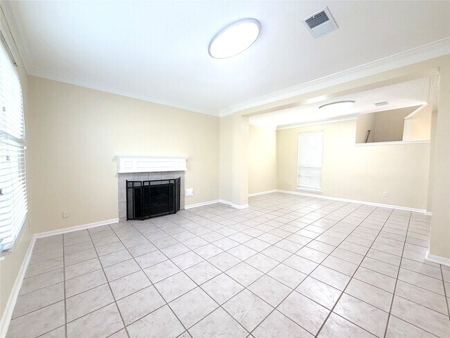 12211 Meadow Crest Ct