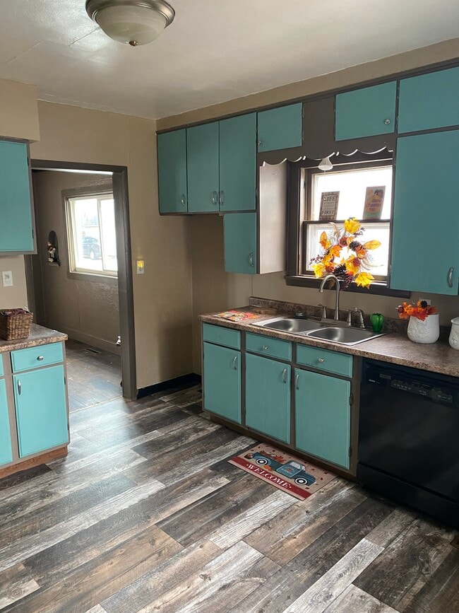 Kitchen - 237 Lake St