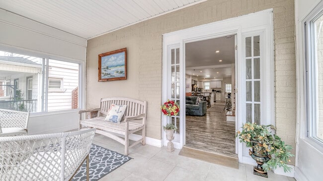 Photo - 14 N Vassar Sq