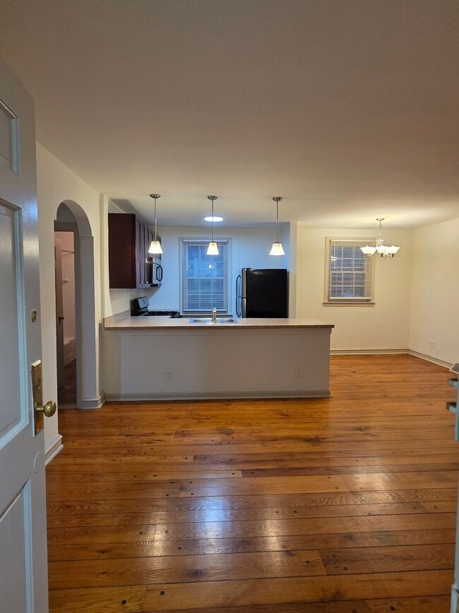 Building Photo - 2818 Midvale Ave Unit B Rental