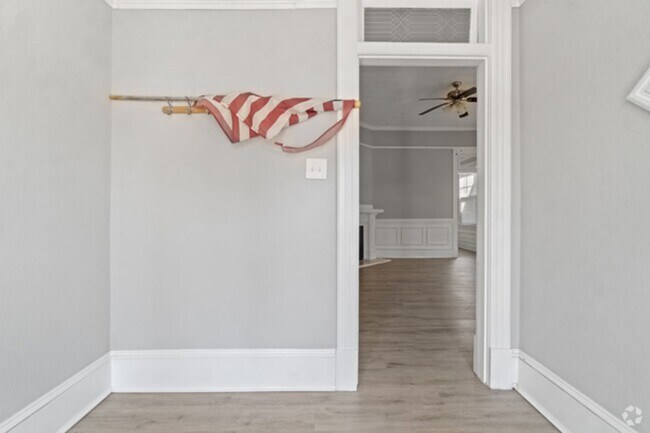 Building Photo - 4 Bed 2 Bath Home for Rent!