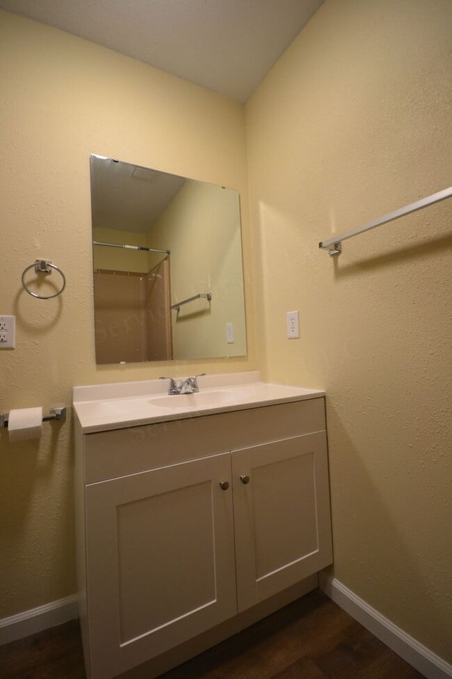 Photo - Pike Apartments Unit E