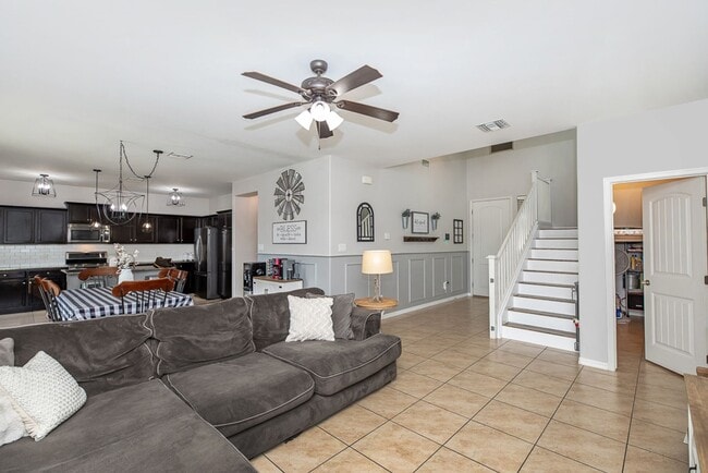 Photo - 4 BEDROOM POOL & SOLAR HOME!