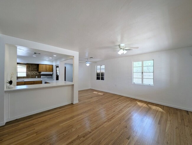 Photo - 2443 E Earll Dr