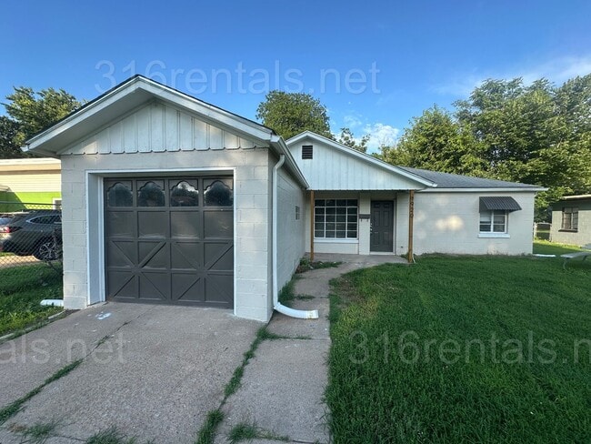 Building Photo - $1045 - 2 bed 1 bath - Single Family Home
