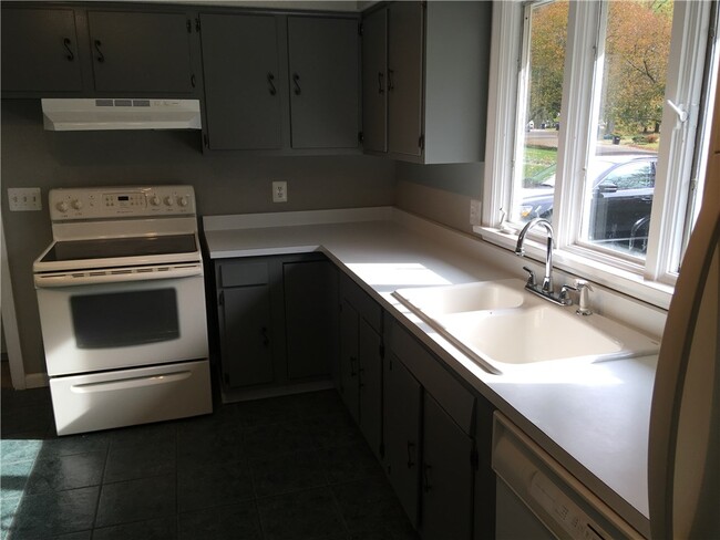 Photo - 4 Peachtree Ln