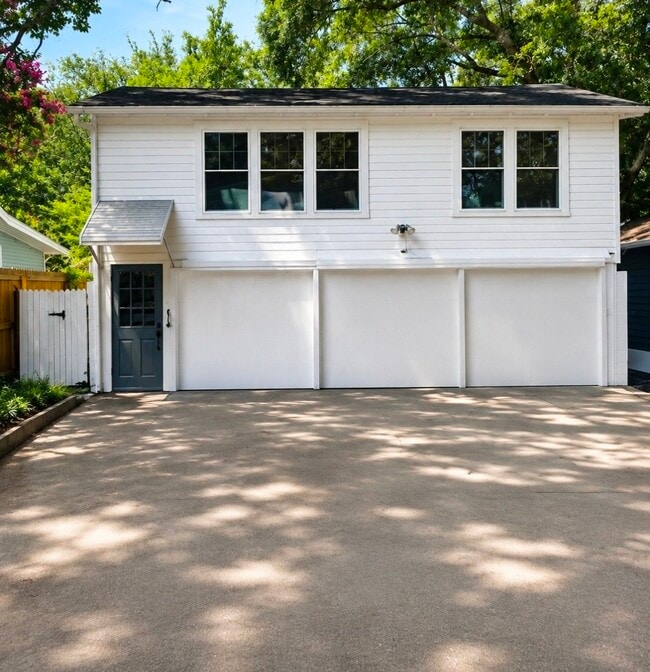 Building Photo - Kenan Street Unit D