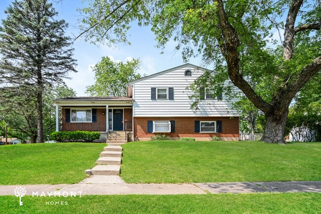 Photo - 2512 Grosvenor Dr House