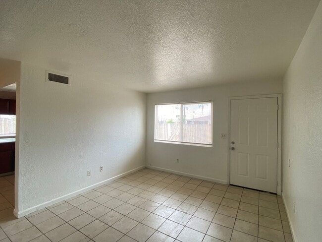 Building Photo - 814 Wallace St Unit 3