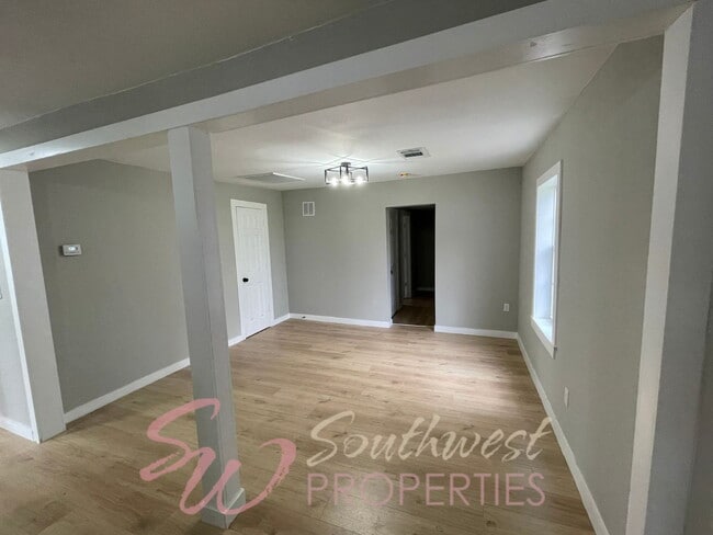 Photo - 981 W Oak St