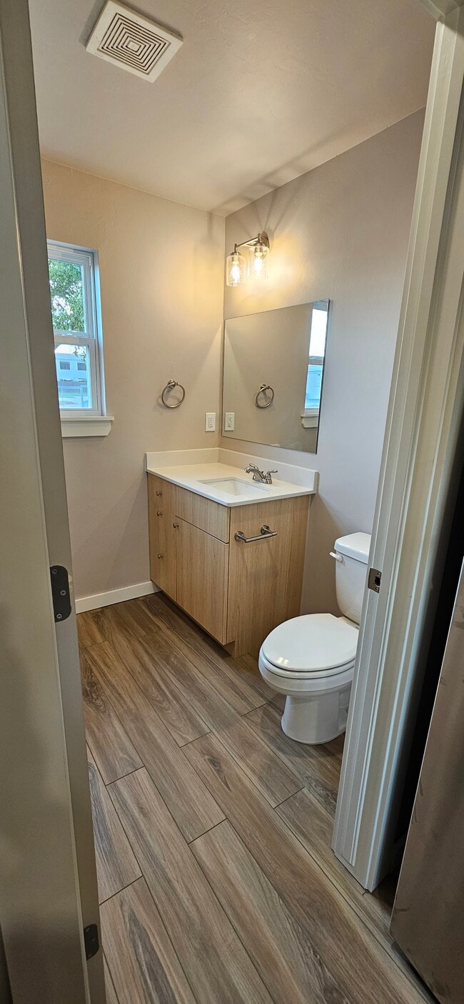 Photo - 2331 N Thompkins Ave Unit 401