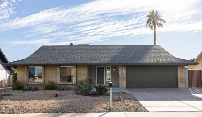 Building Photo - 709 W Vaughn St