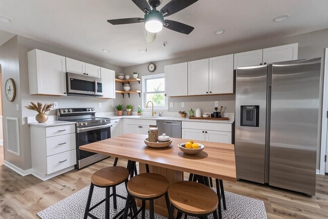 Photo - 212 Couch St