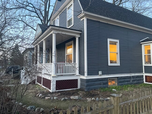 Building Photo - 563 S Ashley St