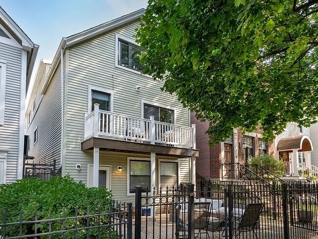 Photo - 1224 W Oakdale Ave Apartments