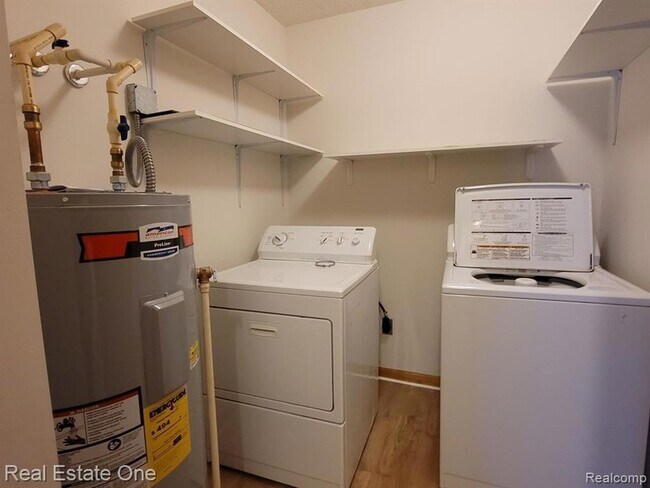Photo - 15815 Lakeside Dr Unit 5