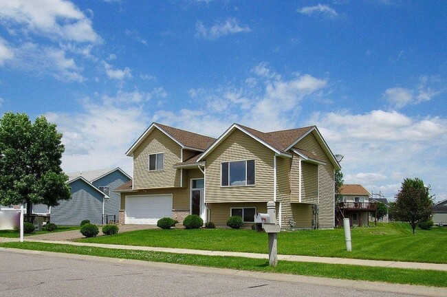 Photo - 4184 Jansen Ave NE