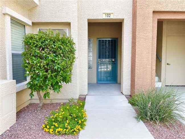 Building Photo - 10820 Amber Ridge Dr Unit 102