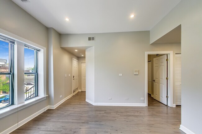 Photo - 2709 W Chicago Ave Unit 2F