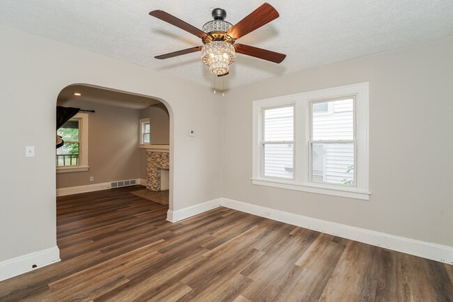 Photo - 3412 Kildare Rd
